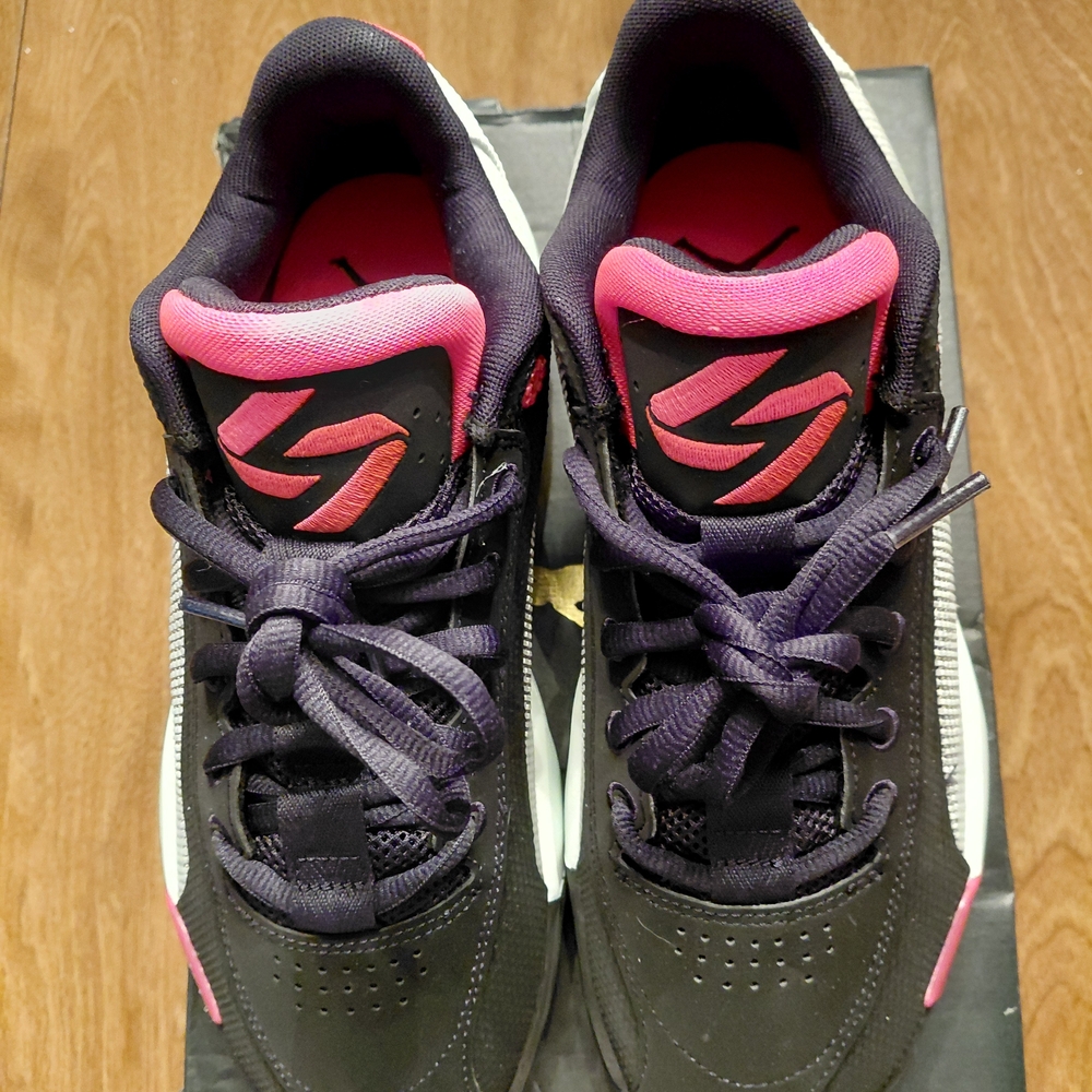 NEW Jordan Low-Top Sneakers in Black, White & Pink - Picture 3 of 8